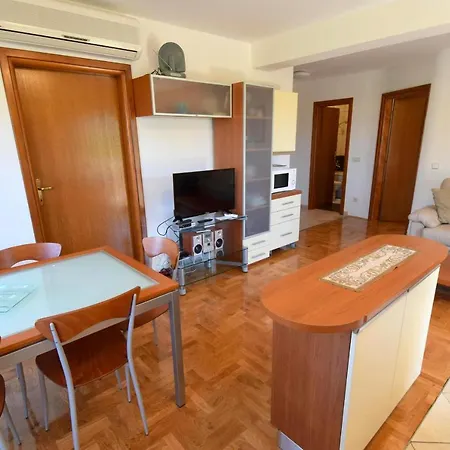 Mirela Apartment