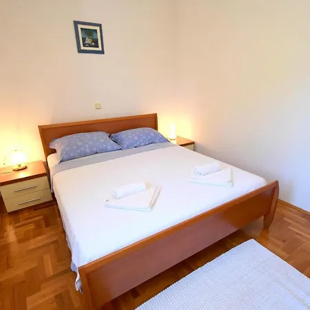 Apartment Mirela Malinska