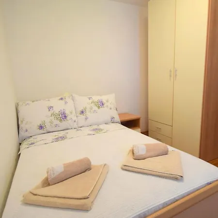 Apartment Mirela *