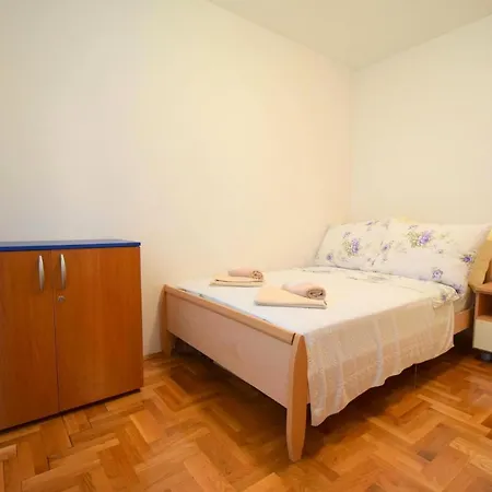 Mirela Appartement *